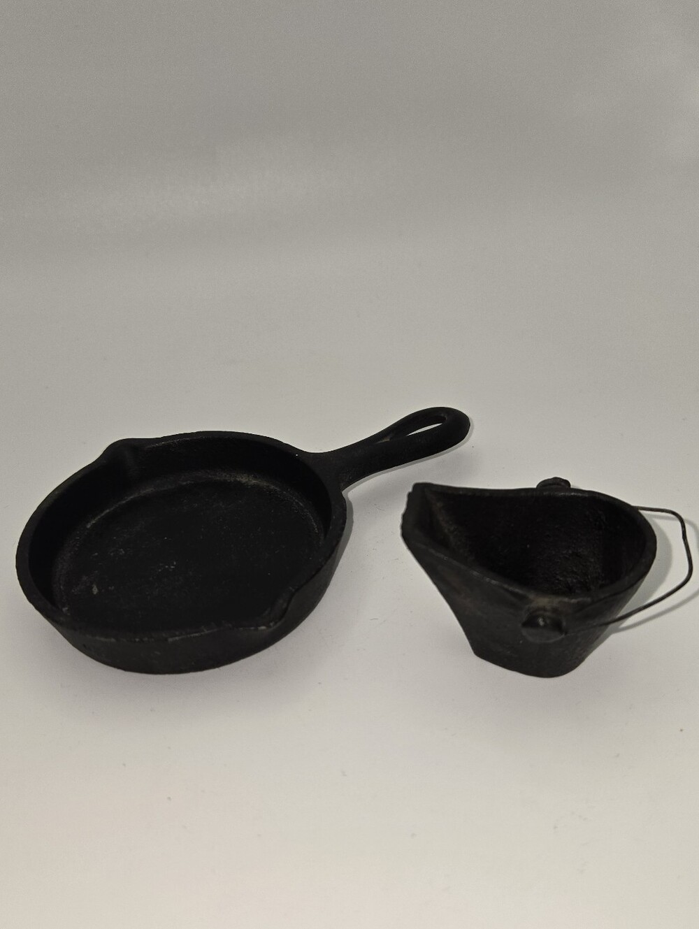 Mini Cast Iron Skillet And Scuttle Taiwan Set Of 2